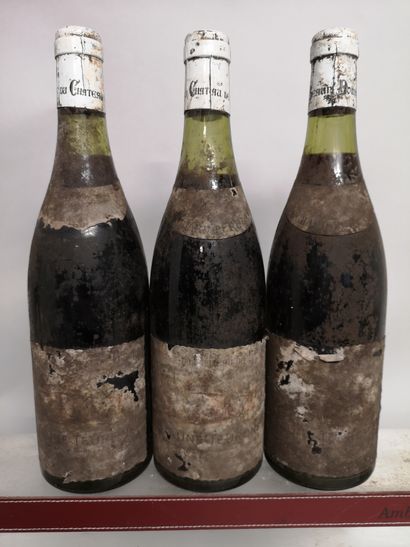 null 3 bouteilles BEAUNE 1er Cru "Teurons" Ch. de BEAUNE - BOUCHARD P & F 1976 

Etiquettes...