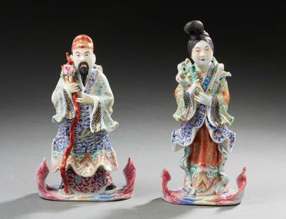 JAPON Paire de figurines en porcelaine représentants un couple Première moitié du...