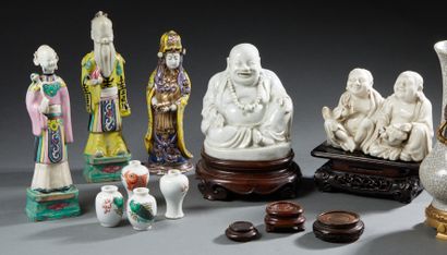 CHINE Porcelain set consisting of a Buddha and a group of two white enamelled hoho...