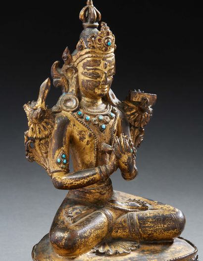 ART SINO-TIBETAIN Exceptionnelle figurine en alliage de cuivre doré et patine brune...