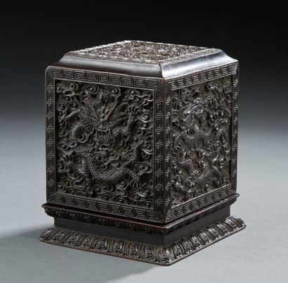 CHINE Covered quadrangular wooden box probably carved in zitan with dragons on all...