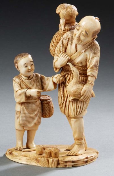 JAPON Carved ivory okimono representing a man and a child standing, the man coming...
