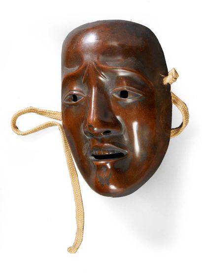 JAPON Intéressant masque en bronze à patine brune dans le style des masques du théâtre...