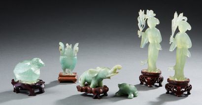 CHINE Set including an elephant, a frog and a covered vase in green carved jade....