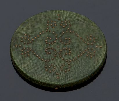MEDAL FRAME in shagreen.
Late 18th century.
Dim....