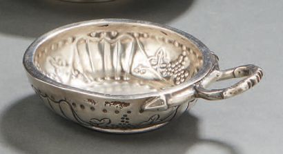 null Silver TASTEVIN, the body decorated with alternating ribs and bunches of grapes,...