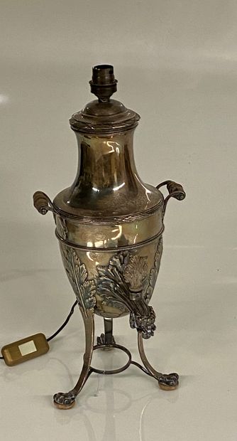 null SAMOVAR or silver tea fountain, mounted as a lamp.
Minerve hallmark.
Gross weight...