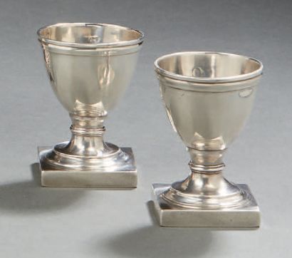 null A PAIR OF SILVER COQUETIERS, Medici shape on a square base.
Paris 1819-1838...