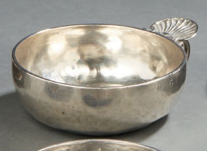 null RARE TASTEVIN in plain silver of the period, model with a radiating shell holding...