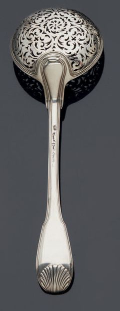 null A silver SAUPOUDRER SPOON, model with nets and double shell.
Angers 1762.
Master-goldsmith...