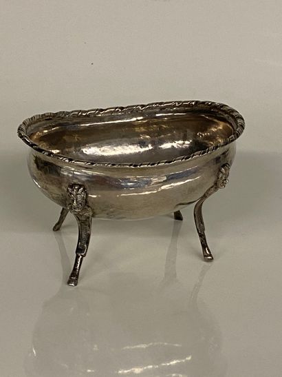 null SMALL silver CUP resting on four sabot feet.
Early Italian work.
Weight : 166,2...