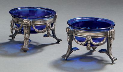 PAIR OF SALIERS in plain silver, decorated...
