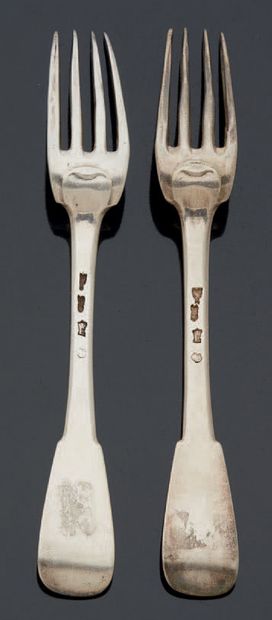 null PAIR OF FORKS in silver, uniplat model.
Paris 1768.
Weight : 166,5 g.