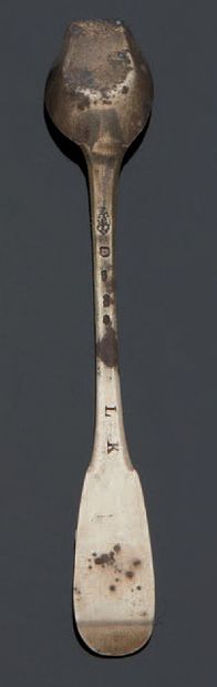 null SILVER SALT SPOON, uniplat model, spoon in the shape of a fire shovel.
Orléans...