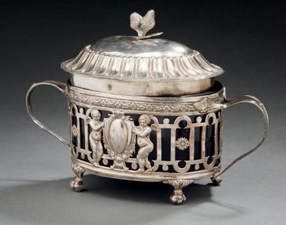 Silver SUCRIER WITH TWO HANDS.
Paris 1786.
Net...