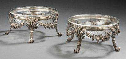 null A PAIR OF SILVER CUPS in the LOUIS XVI style, decorated with garlands and foliage.
Epoque...