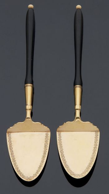 null PAIR OF GOLDEN SERVING PENS, bordered with a frieze of foliage, ebony handles...