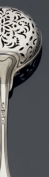 null A silver SAUPOUDRER SPOON, model with nets.
Saint-Quentin 1751.
Master-goldsmith...