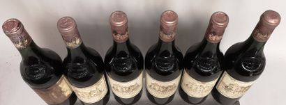 null 6 bouteilles Château HAUT BRION - 1er GCC Graves 1964 Étiquettes tachées.