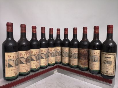 null 11 bouteilles ITALIE - BAROLO - Giulio GABRI 1964 Étiquettes tachées. Niveaux...
