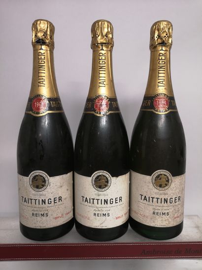 null 3 bouteilles CHAMPAGNE TAITTINGER Brut 1964 Étiquettes légèrement tachées et...