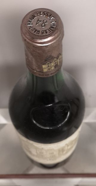 null 1 bouteille Château HAUT BRION - 1er GCC Graves 1984 Étiquette légèrement t...