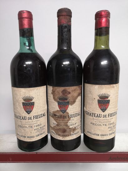 null 3 bouteilles Château de FIEUZAL - Graves 1953 Étiquettes tachées. 1 base goulot...