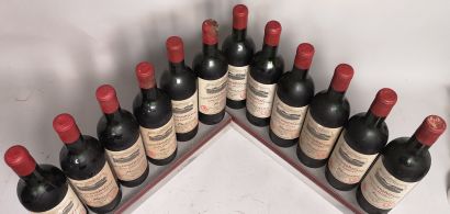 null 12 bouteilles Château GRAND PUY LACOSTE - 5e GCC Pauillac 1964 Étiquettes tachées....