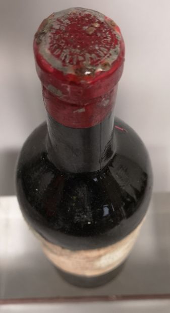 null 1 bouteille Château GRUAUD LAROSE - 2e GCC Saint Julien 1928 Étiquette tachée,...