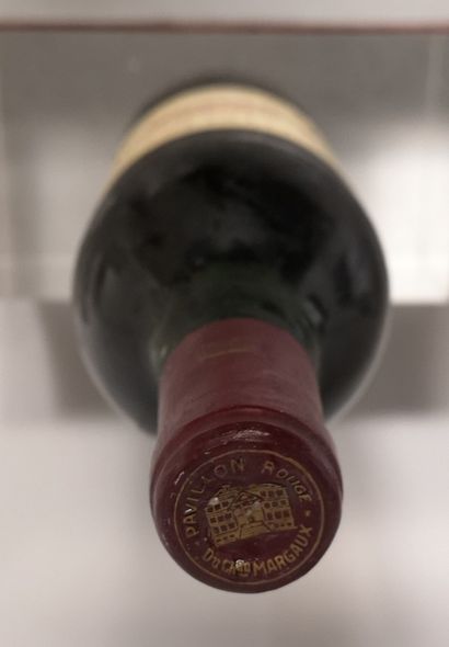 null 1 bouteille PAVILLON ROUGE 2nd vin du Ch. MARGAUX - Margaux 1983 Étiquette légèrement...