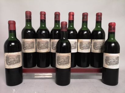 null 9 bouteilles Château LAFITE ROTHSCHILD - 1er GCC Pauillac 1964 Étiquettes tachées....