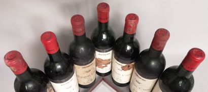 null 7 bouteilles MOUTON CADET Baron Philippe de Rothschild 1964 Étiquettes tachées....