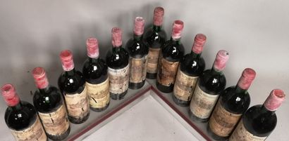null 12 bouteilles Château LA PROVIDENCE - Grand cru Pomerol 1970 Étiquettes tachées...