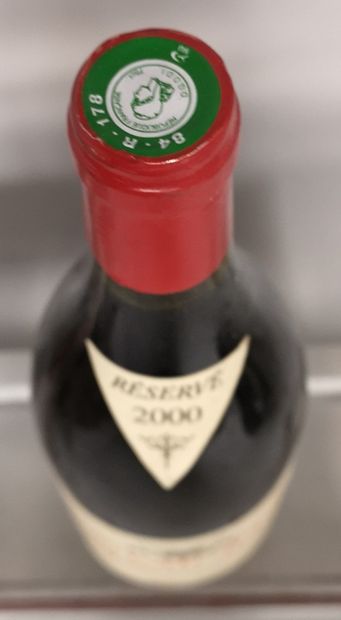 null 1 bouteille CHATEAUNEUF du PAPE - RAYAS 2000 Étiquette légèrement tachée.