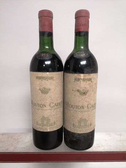null 
2 bouteilles MOUTON CADET Baron Philippe de Rothschild 1959 - Etiquettes tachées....
