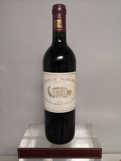 null 1 bouteille Château MARGAUX - 1er Gcc Margaux 1988 Étiquette légèrement tac...