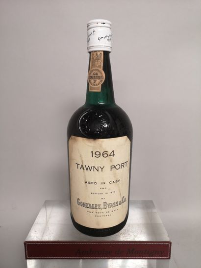null 1 bouteille PORTO Tawny - GONZALES, BYASS & Co. 1964 Embouteillé en 1977. Étiquette...
