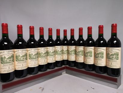 null 12 bouteilles Château CARBONNIEUX - Gc Pessac Lèognan 1990 Caisse bois abîm...
