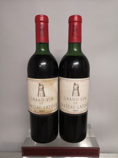 null 2 bouteilles Château LATOUR - 1er GCC Pauillac 1964 Une étiquette tachée. 1...