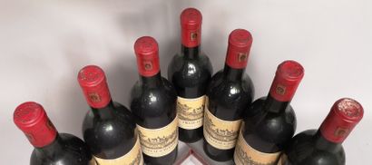 null 7 bouteilles Château D'AGASSAC - Haut Médoc 1966 Étiquettes légèrement tachées....