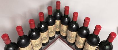 null 11 bouteille Château LA CROIX DU CASSE - Pomerol 1966 Étiquettes tachées. 8...
