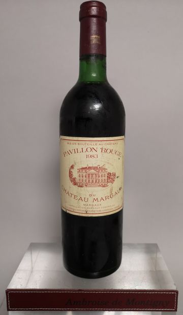 null 1 bouteille PAVILLON ROUGE 2nd vin du Ch. MARGAUX - Margaux 1983 Étiquette légèrement...