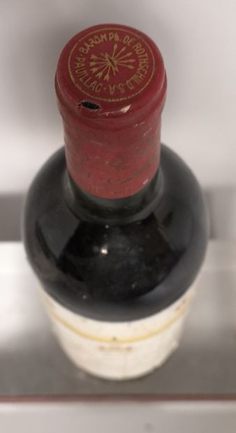 null 1 bouteille Château MOUTON ROTHSCHILD - 1er Gcc Pauillac 1983 Étiquette légèrementtachée...
