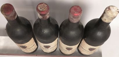 null 4 bouteilles Château de FIEUZAL - Graves 1953 Étiquettes tachées. 1 niveau haute...