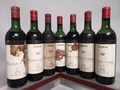 null 7 bouteilles MOUTON CADET Baron Philippe de Rothschild 1964 Étiquettes tachées....