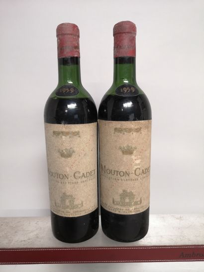 null 
2 bouteilles MOUTON CADET Baron Philippe de Rothschild 1959 - Etiquettes tachées....