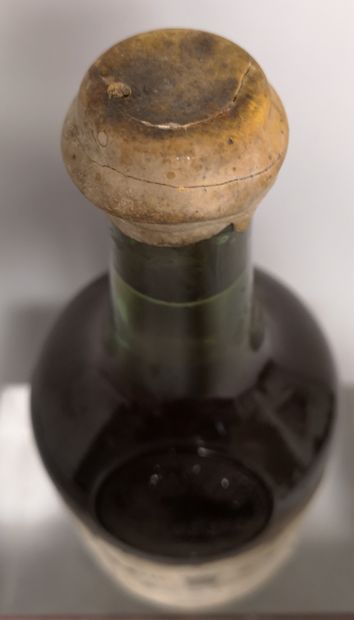 null 
1 bouteille Château CHALON - Auguste MACLE - Années 60 Étiquette tachée et...