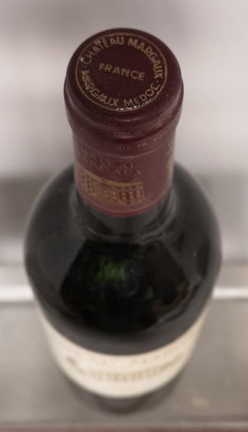 null 1 bouteille Château MARGAUX - 1er Gcc Margaux 1988 Étiquette légèrement tac...