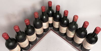 null 11 bouteilles Château LYNCH BAGES - 5e GCC Pauillac 1964 Étiquettes tachées....