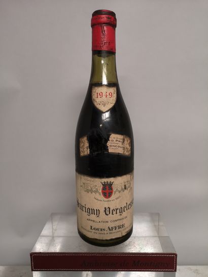 null 1 bouteille SAVIGNY VERGELESSES - Louis AFFRE 1949 Étiquette légèrement tachée....